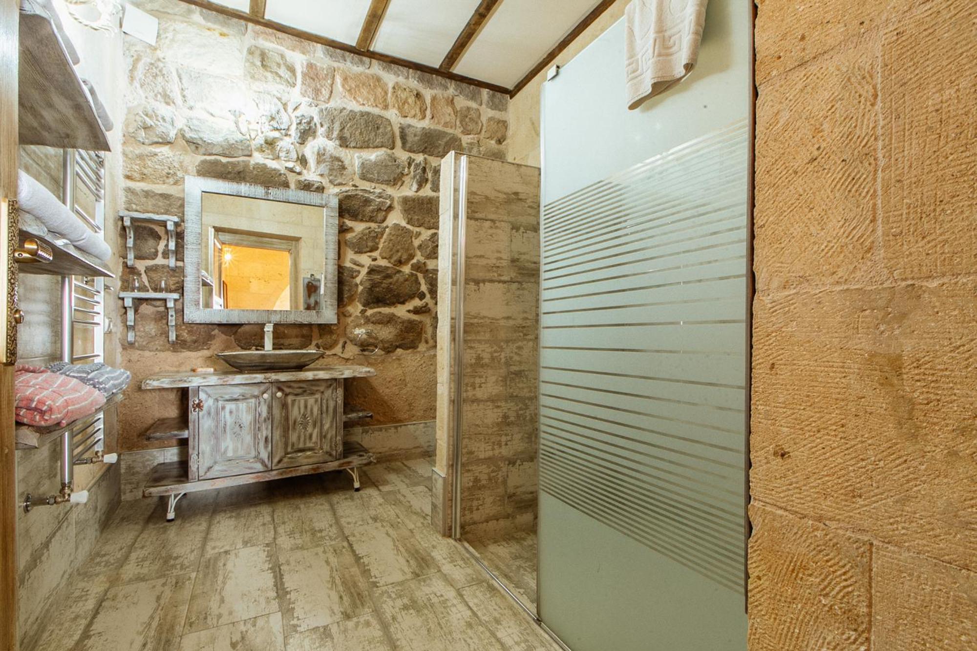 Karlik Cave Suite Cappadocia Учисар Экстерьер фото